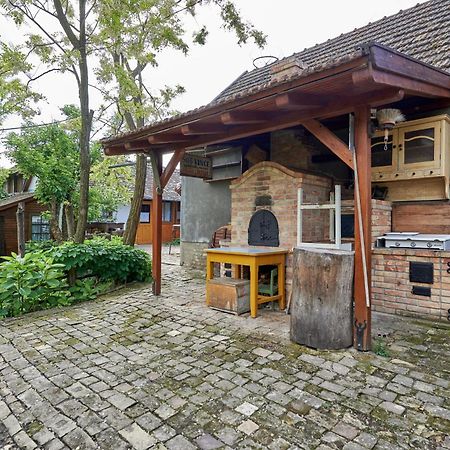 Ana Guesthouse Senta Екстериор снимка