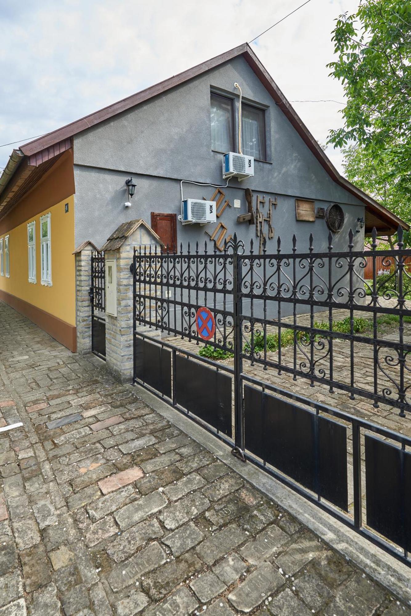 Ana Guesthouse Senta Екстериор снимка