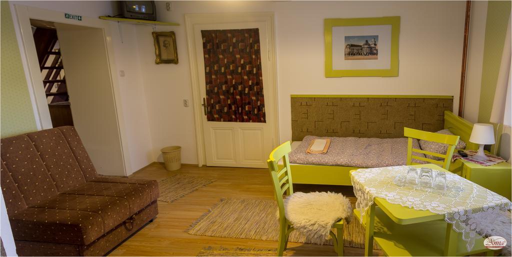 Ana Guesthouse Senta Екстериор снимка