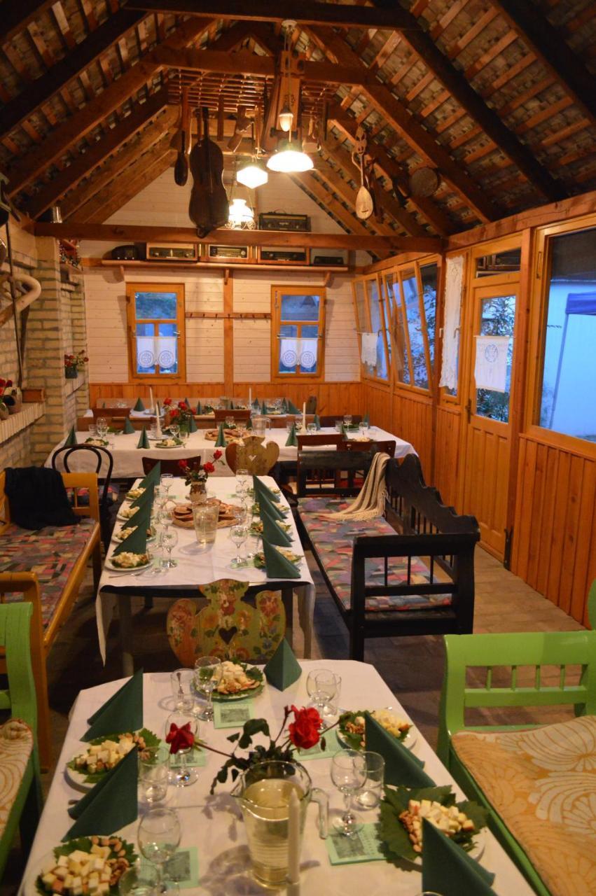Ana Guesthouse Senta Екстериор снимка